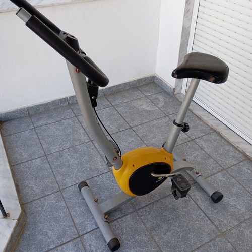 Exercise bike like new, needs resistance repair