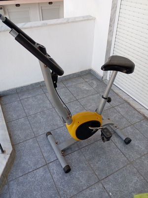 Exercise bike like new, needs resistance repair