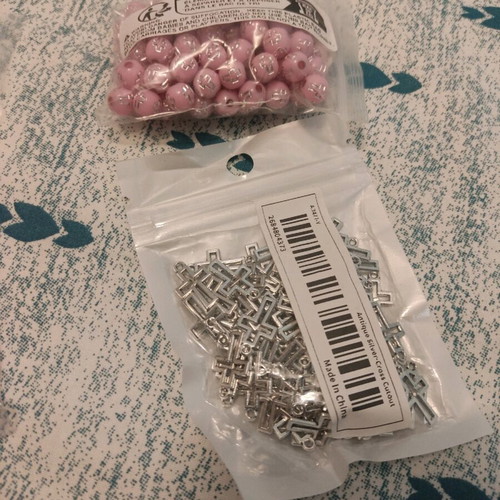 Jewelry materials new, pack with beads and crosses