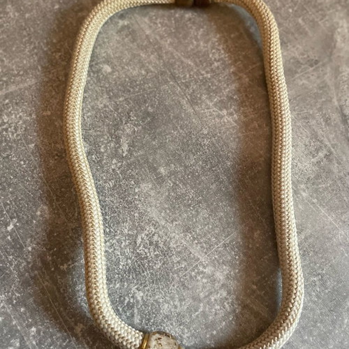 Rope necklace with magnet like new, white