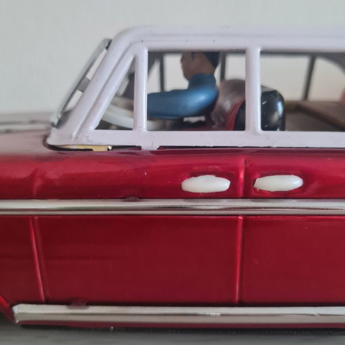 Large Limousine 1:15 Tin Car, like new, battery operated