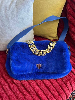 Τσάντα ώμου Alex Max μπλε faux fur καινούργια με χρυσή αλυσίδα
