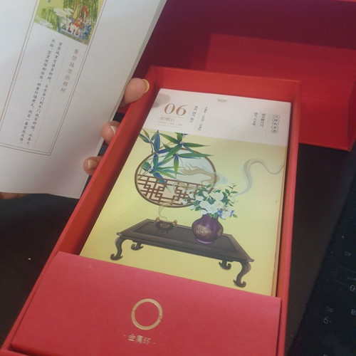 Chinese 2022 Illustrated Calendar new in luxury box