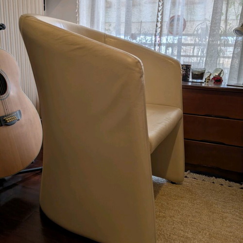 Leather armchairs used, 3 pieces, 1 orange and 2 ecru