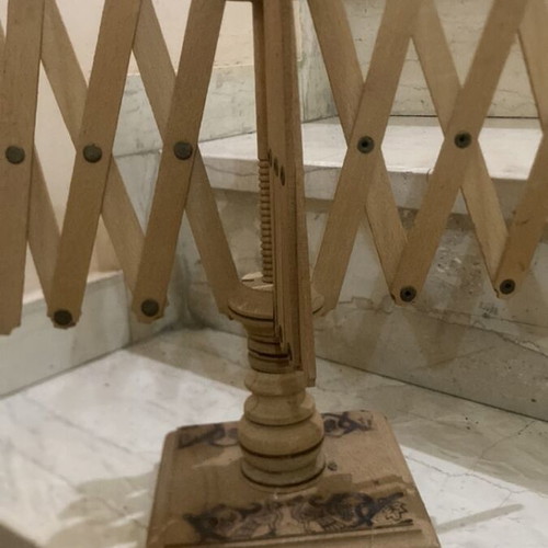 Wooden folding yarn swift used for threads