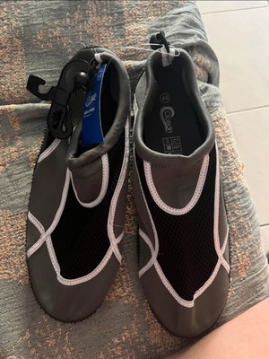 Aqua shoes new, size 46, black and grey