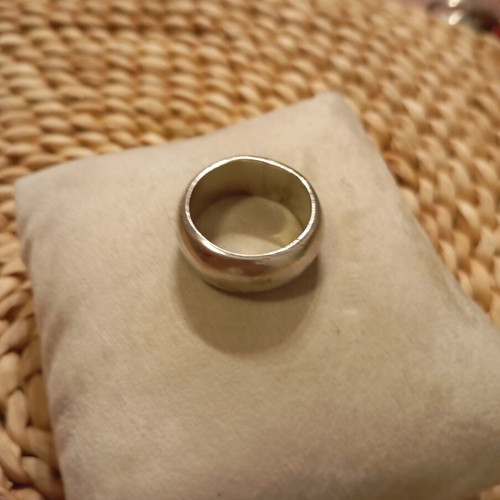 Silver Vera 925 ring size 17 like new