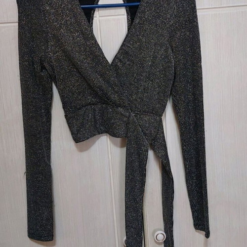 Bershka women's top like new, black-silver with wrap design