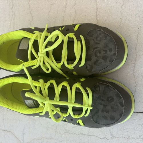 Nike athletic shoes like new, size 40, green and yellow