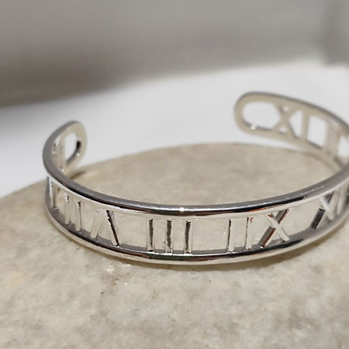 Silver bracelet 925 "Roman Numerals" like new, minimal & chic