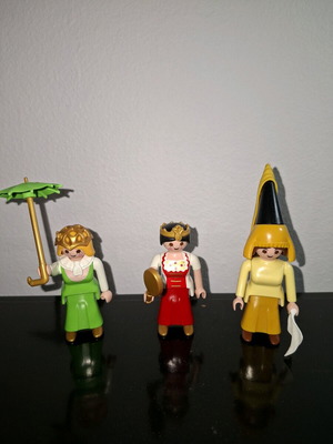 Playmobil figures from Goodys junior like new, pack