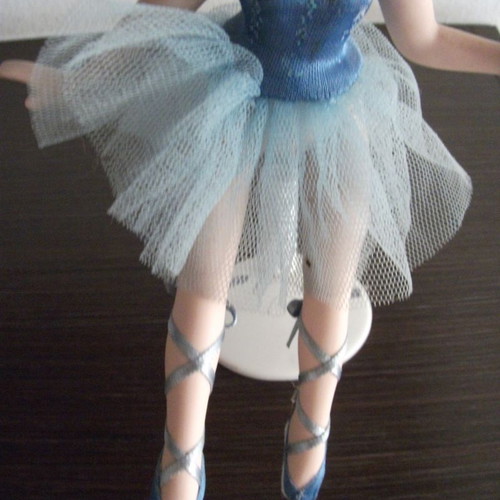 Vintage porcelain ballerina doll like new