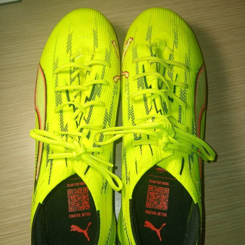 PUMA Ultra 6 Ultimate FG Unleashed football shoes like new, size 45, yellow