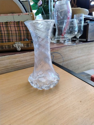 Decorative vase used, height 17.8 cm, diameter 7.6 cm, K9