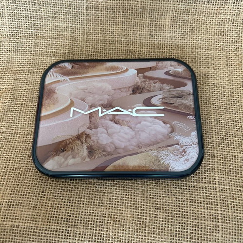 MAC palette with 12 unfiltered nudes eyeshadows new
