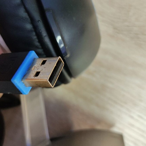 Sade's Headphones with USB like new wired
