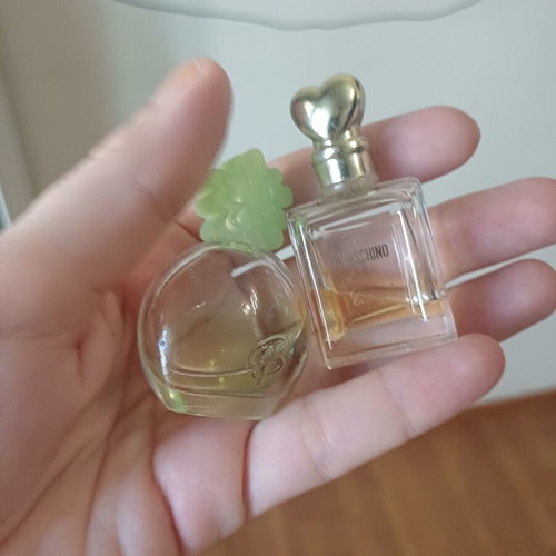 Mini perfumes set new, collectible bottles with some fragrance