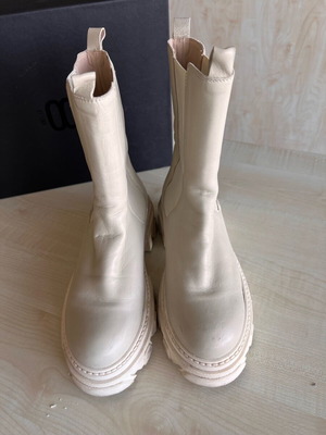 Women's boots used, Italian leather ankle boots EU 38 beige