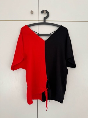Δίχρωμο T-shirt σαν καινούργιο, μέγεθος M, κόκκινο και μαύρο