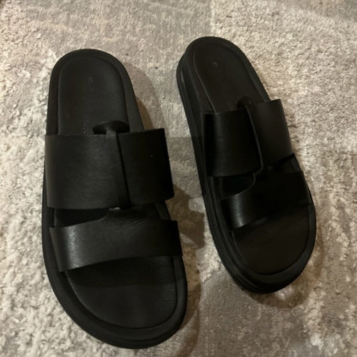 Black low sandals like new with soft sole