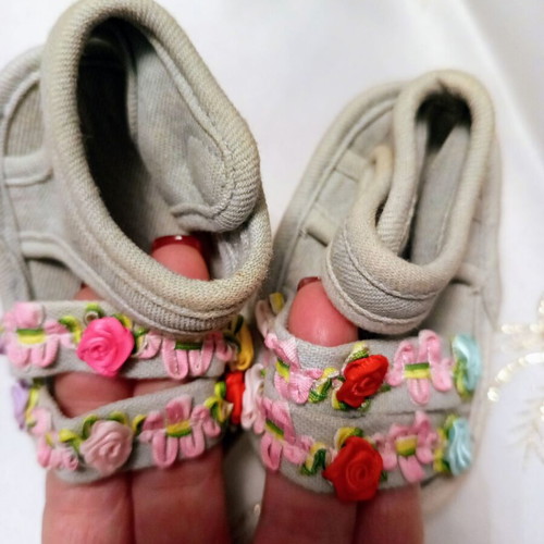 Baby summer set for girls 1-6 months used, Minnie Mouse cap and sandals