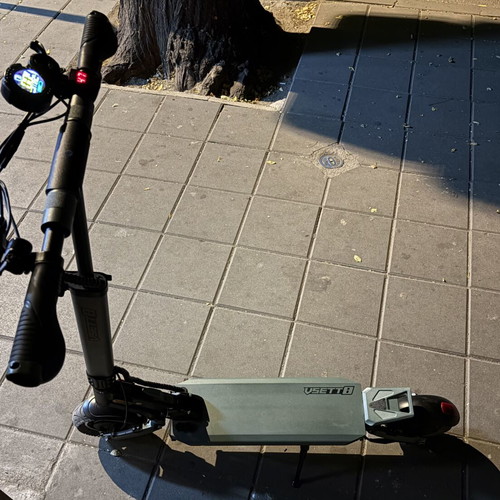 Vsett 8 electric scooter with 15.6 Ah battery