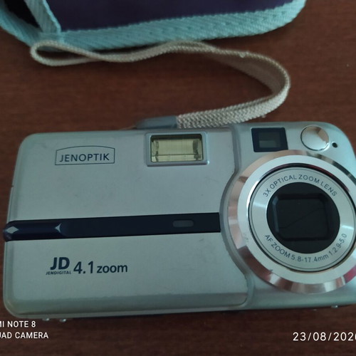 Jenoptik JD 4.1 M digital camera with 3x optical zoom
