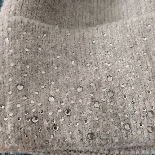 Hat like new with removable pompom and subtle rhinestones gray