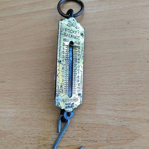 Antique scale K10