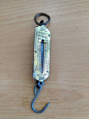 Antique scale K10
