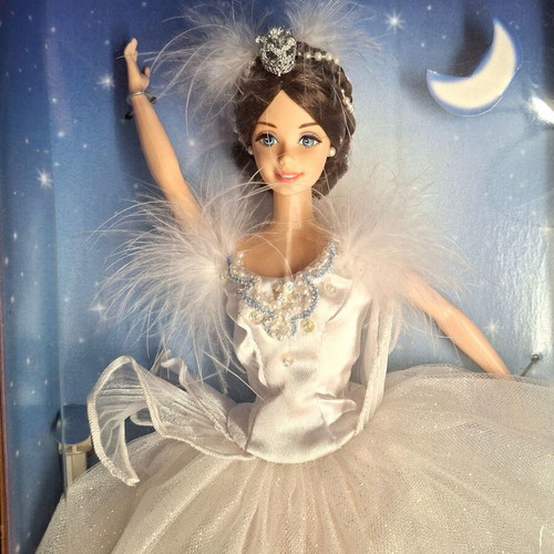 Barbie as Swan Queen 1997 collectible new
