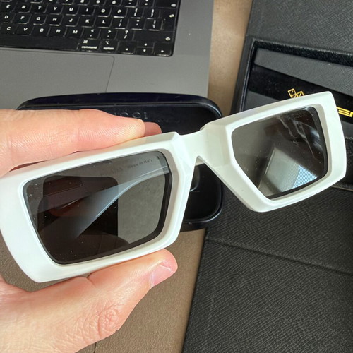 Prada and Gucci sunglasses set used
