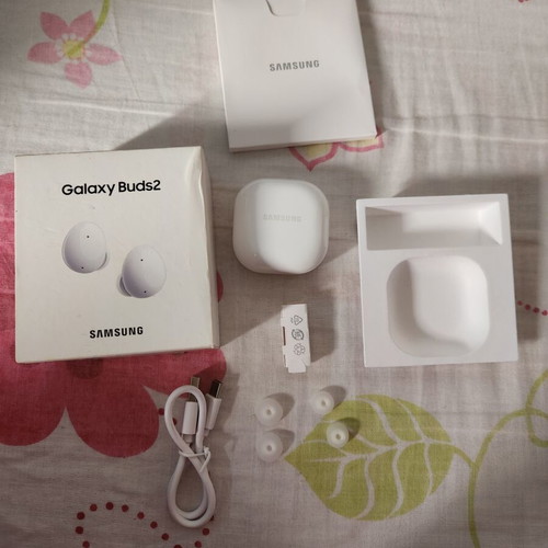 Samsung Galaxy Buds2 white new, open box