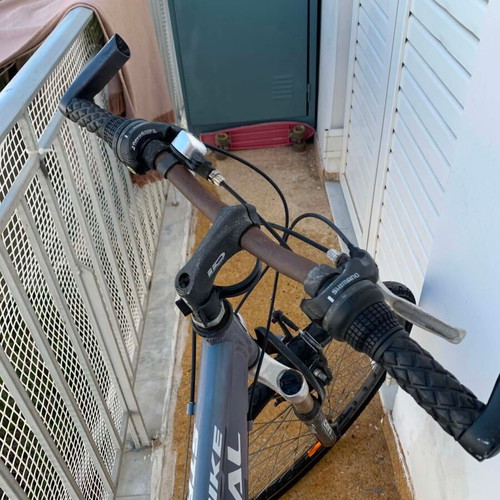 Ideal Strike 26" mountain bike used with Shimano gears, front suspension, rack