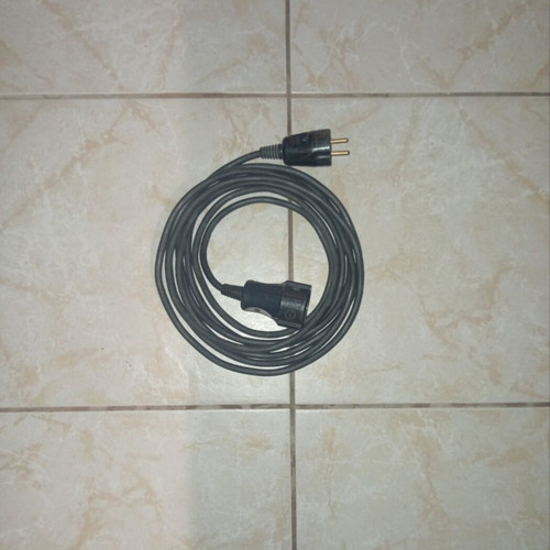 Electrical supplies used, extension cord 4m, three socket taps, five lamp holders with cables