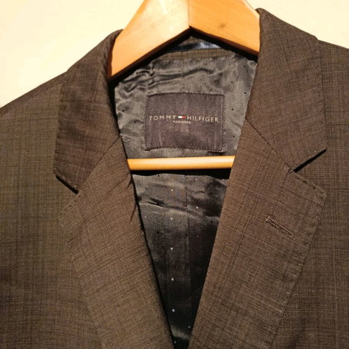 Tommy Hilfiger Fitter Men's Suit like new, gray anthracite with purple lining