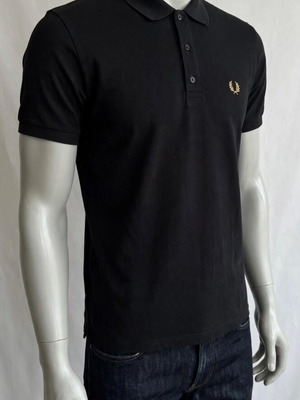 Fred Perry Polo Medium black with gold wreath, like new