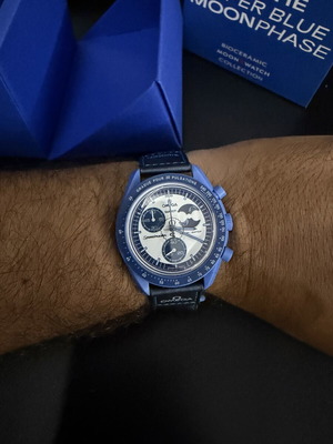 Swatch x Omega Mission to the Super Blue Moon Phase watch like new