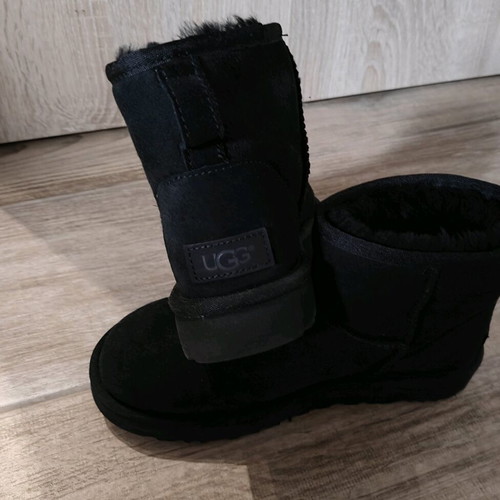 UGG Classic Mini boots size 37 black like new