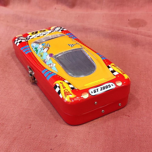 Tin case from 1990s like new