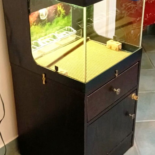 Brooder bird incubator like new with digital thermostat and LED lighting