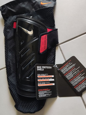 Nike Protegga Shinguards size L, new with ankle protection