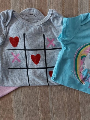 Baby bodysuits used for 3-6 months with wide fit