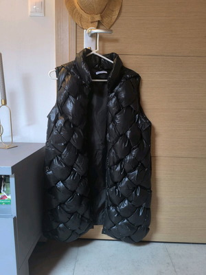 Monte Servino sleeveless jacket black like new
