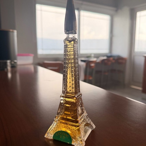 Eiffel Tower liqueur like new, sealed