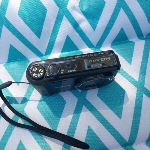 Sony DSC-HX7V compact camera like new with 16.2 MP and GPS