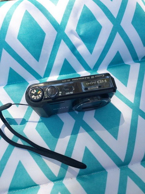 Sony DSC-HX7V compact camera like new with 16.2 MP and GPS