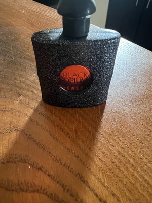 Yves Saint Laurent Black Opium миниатюра парфюмна вода 7,5 мл