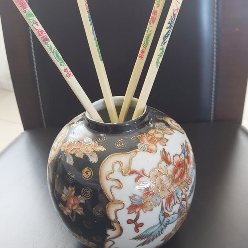 Porcelain vase Asian style hand painted 15 cm like new