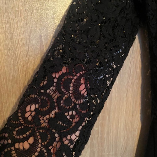 Zara one-piece shorts/skirt like new with lace size M